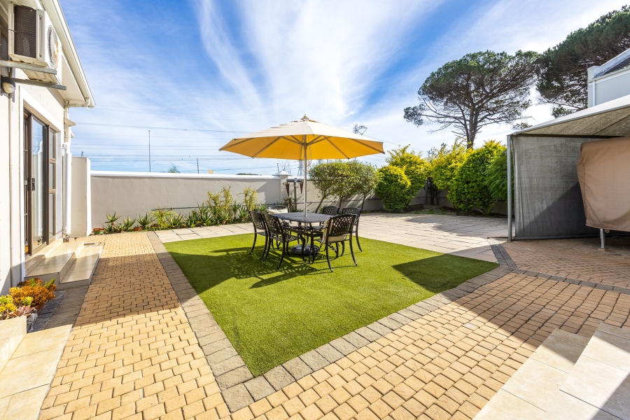 3 Bedroom Property for Sale in Zevenzicht Western Cape